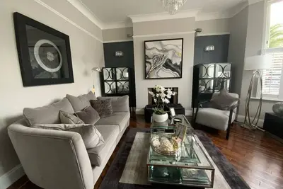 Image de Beautiful, Boutique, Period Victorian London house, - 8 miles into Central London