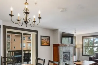 Image de Large 3-Br 3-Ba | Ski In/Out | Pool & Hot Tubs | Central Upper Village Location