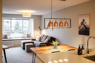 Image de ❄️ Whistler Center 1br:Walk Everywhere. Free Parking. Fire, Sleeps 4 ❄️