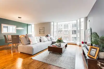 Image de Mag Mile Mega Entire Floor 4bd 4ba +Rooftop&Gym