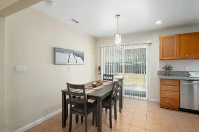 Image de Comfy, Upgraded 3b/1Bth w Great Access to Airport