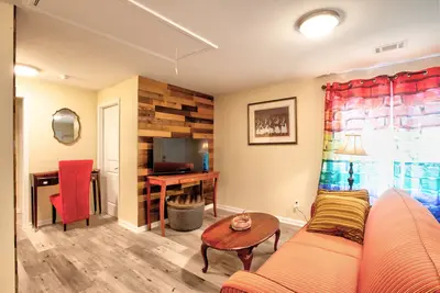 Image de Comfy Hide-Out (Sleeps 6)