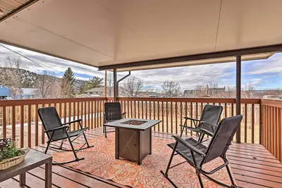 Image de ‘Parowan Escape’ with 2 Game Rooms, Deck & Yard!
