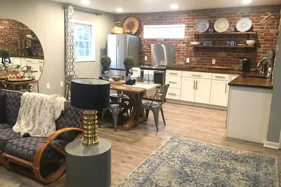 Image de Carriage House with heated garage