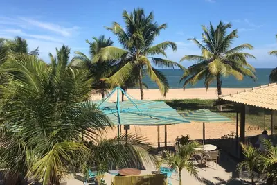 Image de Seafront house in condominium