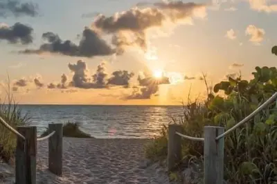 Image de Water view, walk to private Beach on South Hutchinson Island! Pickle ball too!