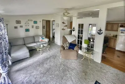 Lakeside Cozy Cottage - w Fishing Dock, Relaxing Lake Freeman, close to Purdue