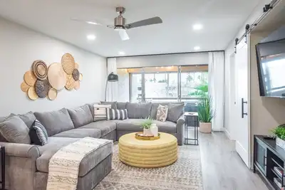 Image de Brand New Full Luxury Remodel - Old Town Scottsdale! 2br/2ba En-suite, Htd Pool!