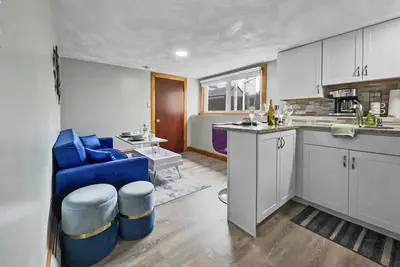 Image de Suite at House of L: Near Boston, Hospitals & Casino – Fast WiFi, Driveway