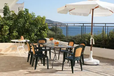 Image de Sunrise 4 - Beautifully Located Air Conditioned Apartment Above Beach