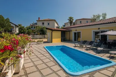 Image de Maison de vacances Malinska pour 1 - 6 personnes avec 3 chambres à coucher - Maison de vacances