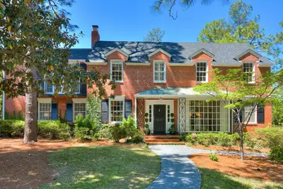 Image de Charming 5 Bedroom House just minutes from Angc