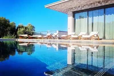 Image de Le Petit Pinarello, villa pour 10 personnes, piscine, & Spa Jacuzzi, plage à 200m