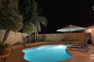 Image de \"Riverdale Retreat\" Free Heated Pool/Fire Place/Golf/Clean Highly Rated