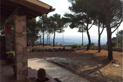 Image de Vue Panoramique étonnante de sommet de cette colline Villa Proche De La Mer