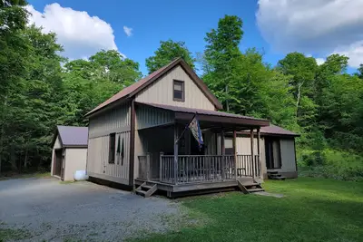 Image de Cozy Cabin Near A Creek In The Forest