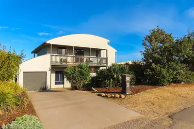 Image de Holiday on Hero, Dog Friendly, outdoor Spa, 3 mins walk to the beach, fast Wifi