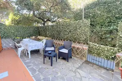 Image de Residence Pino Italico - Mt. 50 dal mare con corte privata