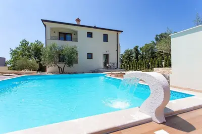 Image de Apartment with pool near Porec, garden, air-conditioned, family-friendly