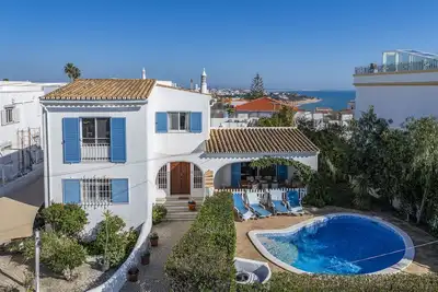 Image de Lovely 4 bedroom villa with private pool, air con in bedrooms, great sea views