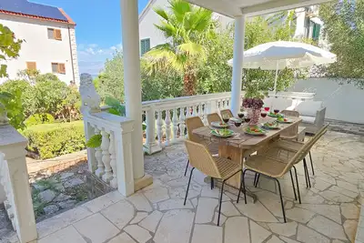 Image de Charmante maison familiale avec grande terrasse et jardins, à 200m de la plage