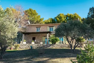 Image de Villa 8-10 personnes avec piscine et terrain de tennis Tourtour