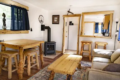 Image de Newly Remodeled Cabin in Hermosa Close to All - 1 Bed/1 Bath - Sleeps 4