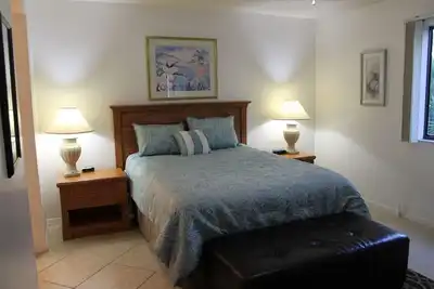 Image de 2bd, 2ba, 1st Floor Condo: Pool, Short Drive to Beach, Tennis, Lanai, Near Img