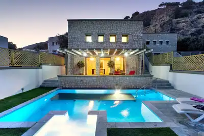 Image de Villa Ellie - Hydro massage, Private Pool, Ac & WiFi