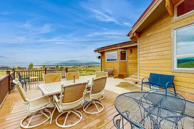 Image de Beautiful Home with WiFi, Wood Stoves, Private Washer/Dryer, and Mountain Views