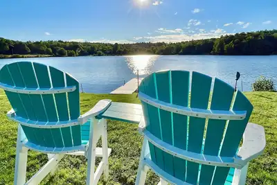Image de Lakefront, game room, firepit, kayaks, pedal boat, frog mat, canoe