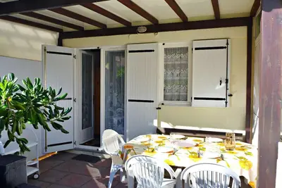 Image de Petite maison de vacances climatisée dans quartier calme