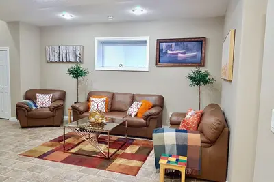 Image de ❤️Executive Suite❤️By 2 Shopping Centres, Costco. . .