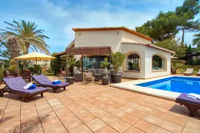 Image de Maison de vacances privée avec piscine privée, climatisation, bain à remous, Wifi, Tv, terrasse