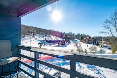 Image de Slopeside Condo C303