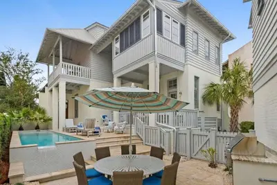 Image de Private Beach Access-2 Minute Walk-Stunning South Side Retreat-Courtyard/Pool