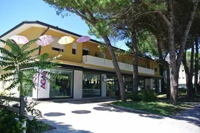 Image de Appartement de vacances Lignano Pineta pour 1 - 6 personnes avec 2 chambres à coucher - Logement de