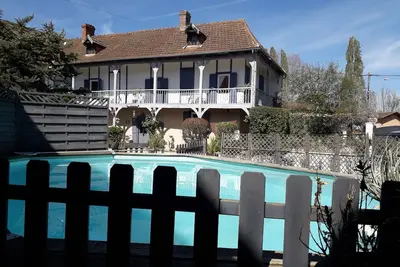 Image de Grand Gite des Mousquetaires  \nPiscine salle de réception et de restauration.