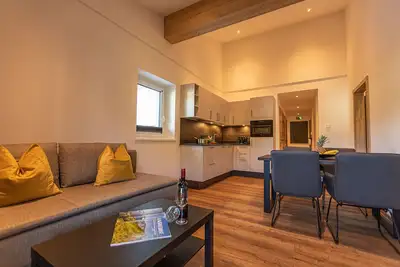 Tevini Boutique Suites - Apartment Fire, balcony