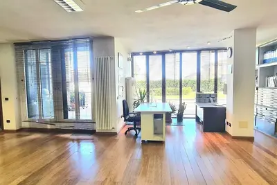 Image de Ideal loft for work and families, urban site+green, metro, tram, bus & train @50 m