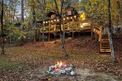 Charming Riverfront Cabin* Ev Chrg * Fish * Swim *