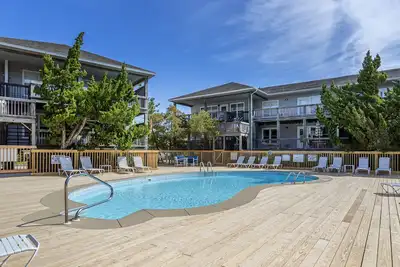 Image de Corolla Oceanside Condo Just steps from the Beach - sleeps 6