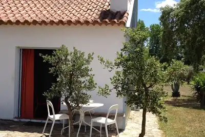 Nice country studio for 2-4p. , shared pool, countryside&beach (20 km)