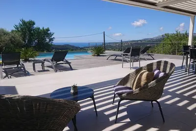 Image de Villa Cassis Vue mer et les vignes, 8 personnes avec piscine