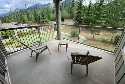 Image de ❤ 2 Connecting Mt View Units| 2 Private Balconies| 4 Beds| 2 Indoor Parking