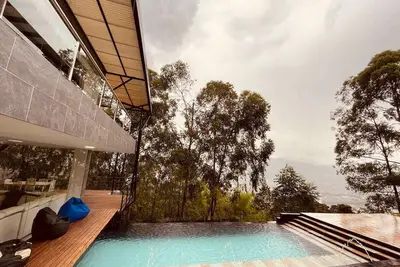 Image de Stunning Six bedroom luxurious modern Villa