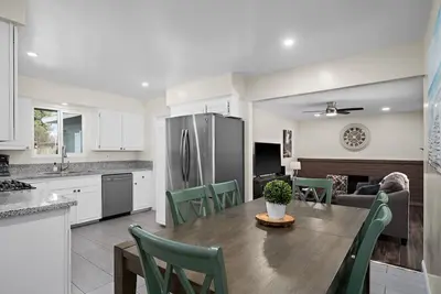 Image de Hidden Gem Upgraded 4/2 in Nw Fresno w Rv Parking