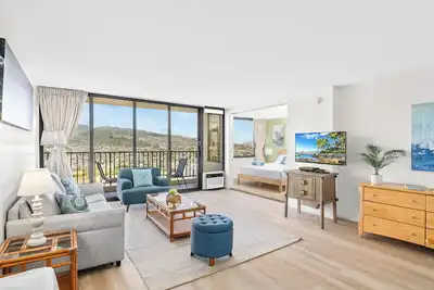 Image de Corner condo w/ lanai & mountain views