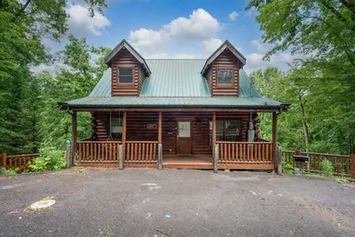 Image de Theater Room, Game Room, Location, and Hot Tub! !