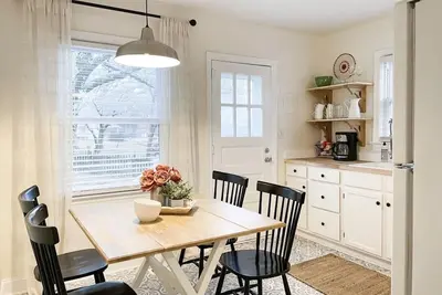 Image de 2br 1ba Furnished House King Bed Long Stays & Pets Ok